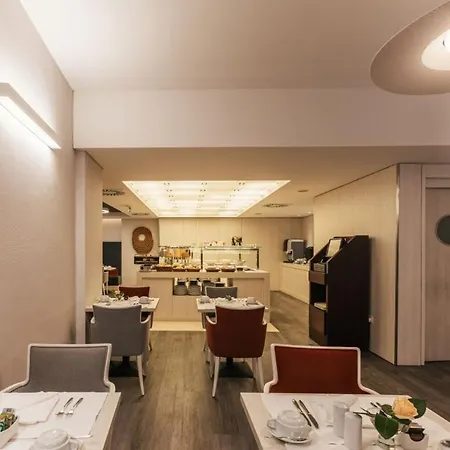 Hotel Marques De Pombal 4*